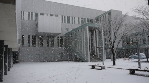 mihama_culture_hall_with_snow.jpeg