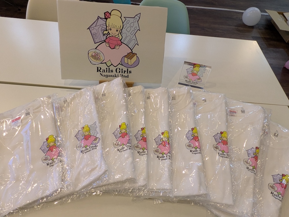 T シャツなどのグッズ