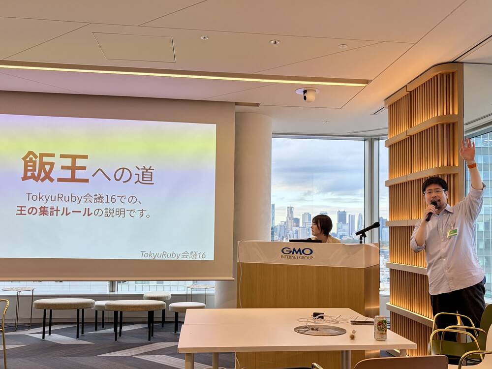 説明する奥谷さんと司会の小川さん